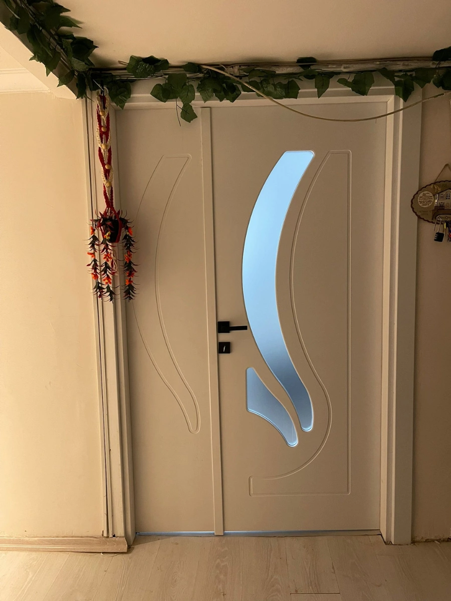 Dekoratif camlı çift kanat salon kapısı